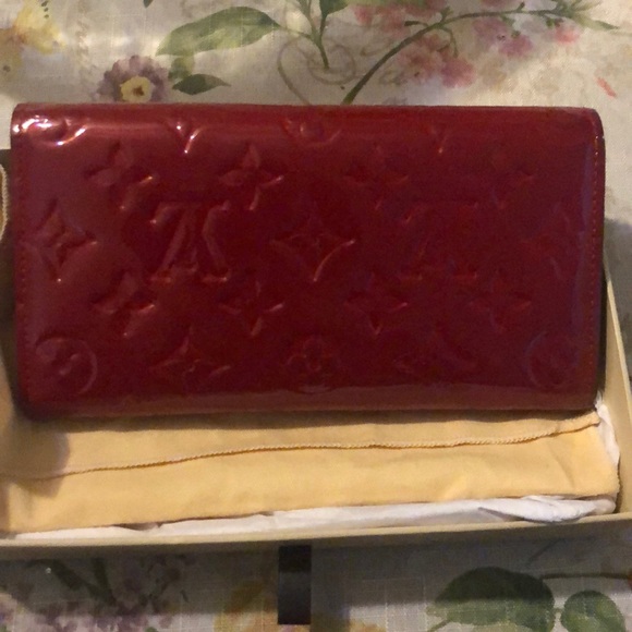 Louis Vuitton Vernis Sarah Wallet - Picture 4 of 4
